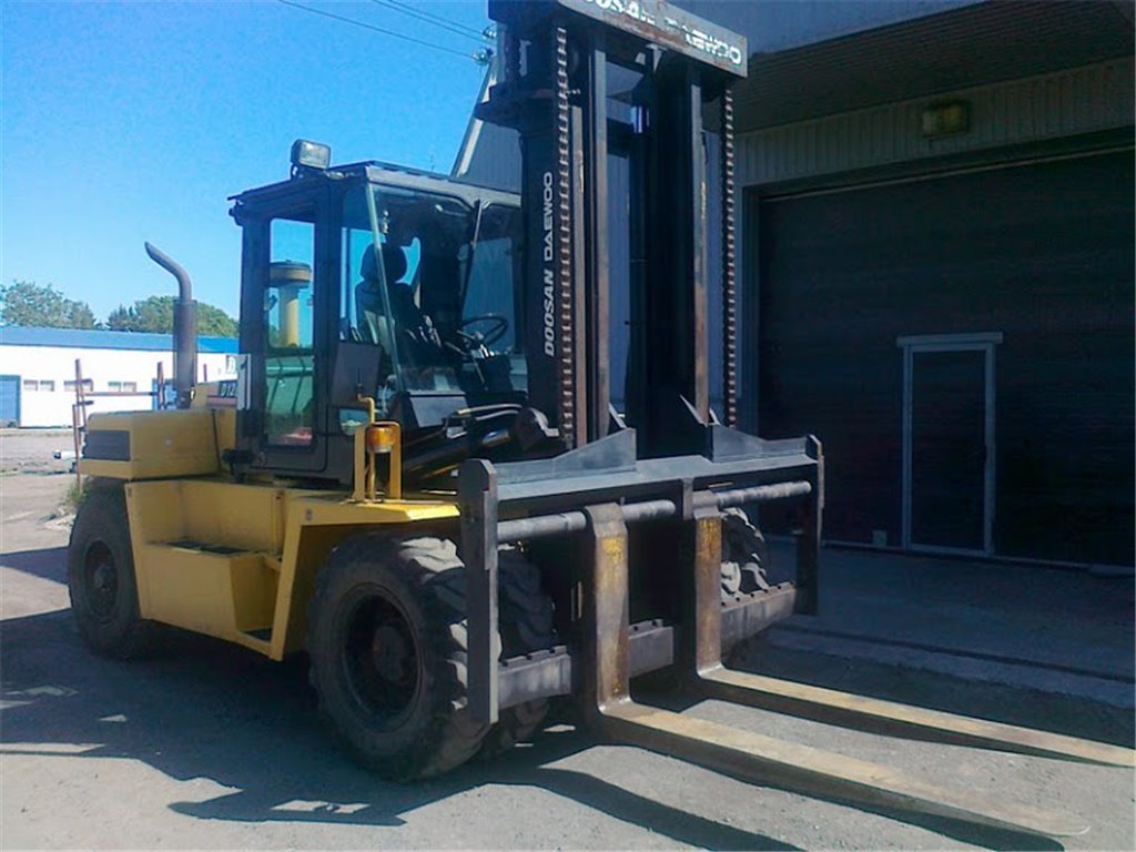 Вилочный погрузчик Doosan d-120
